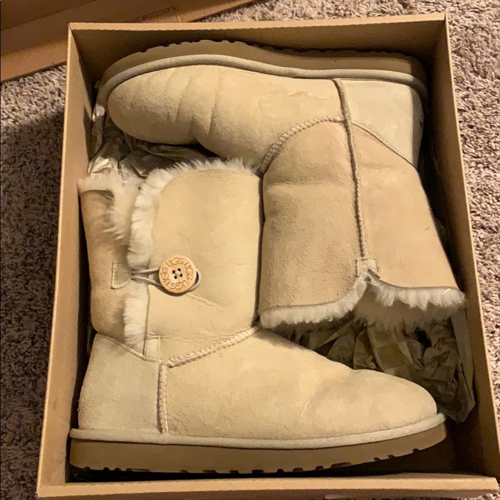 Bailey Button Uggs